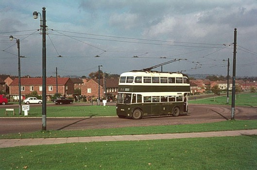 A Derby trolleybus at the Morden Green terminus in the Mackworth Estate, October 1966 © Wikimedia Commons