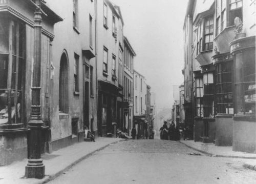 An early photograph of Looe Street 