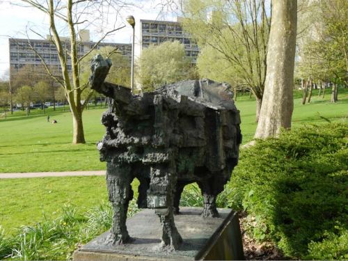 Robert Clatworthy, The Bull, Alton Estate. © Edwardx and made available through Wikimedia Commons